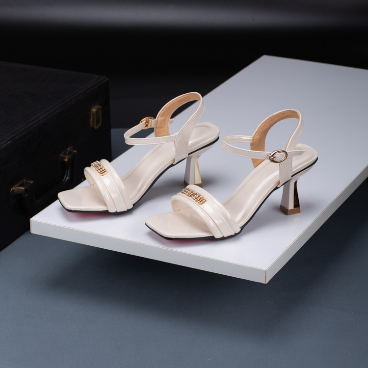 https://ella.vn/wp-content/uploads/2020/06/v-sandal-cao-got-ela206-1.jpg