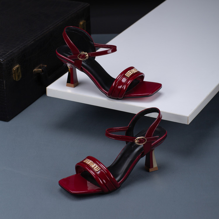 https://ella.vn/wp-content/uploads/2020/06/v-sandal-cao-got-ela206-5.jpg
