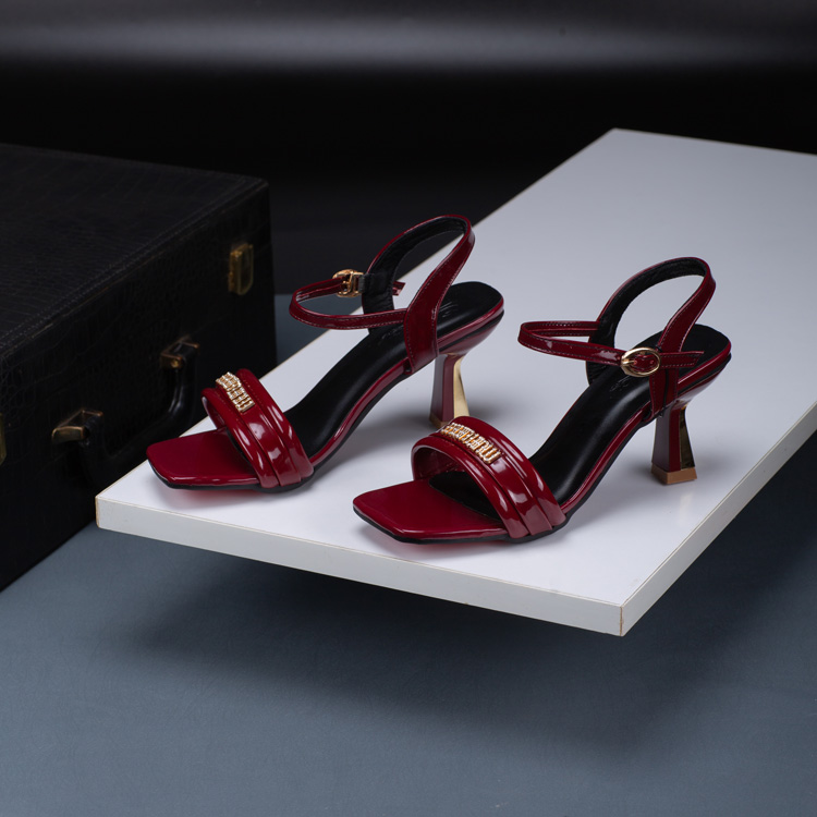 https://ella.vn/wp-content/uploads/2020/06/v-sandal-cao-got-ela206-6.jpg