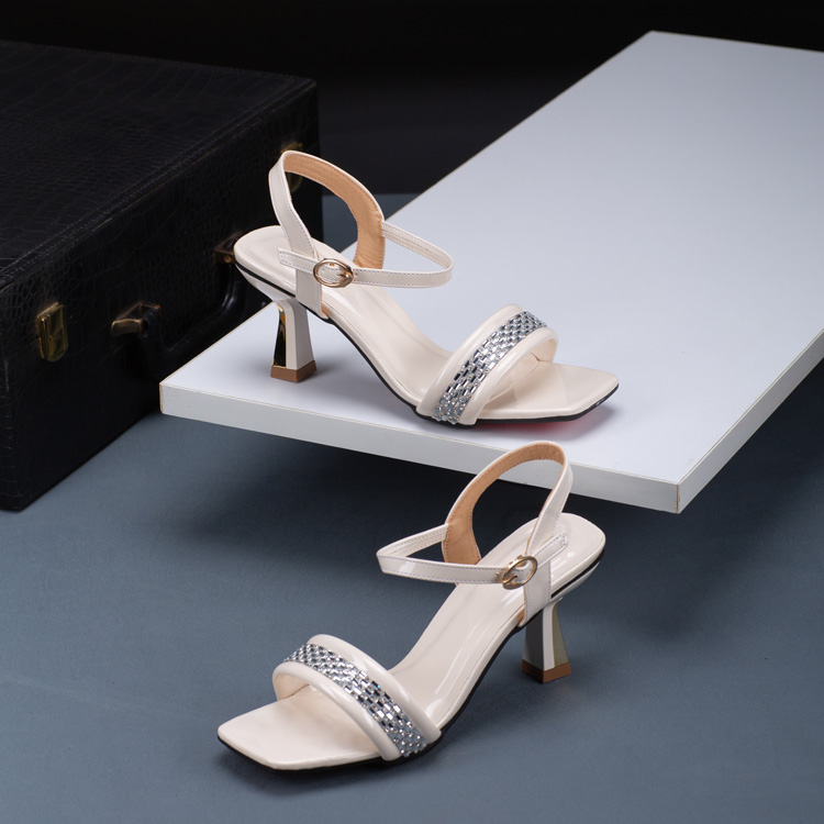 https://ella.vn/wp-content/uploads/2020/06/v-sandal-cao-got-ela274-1.jpg