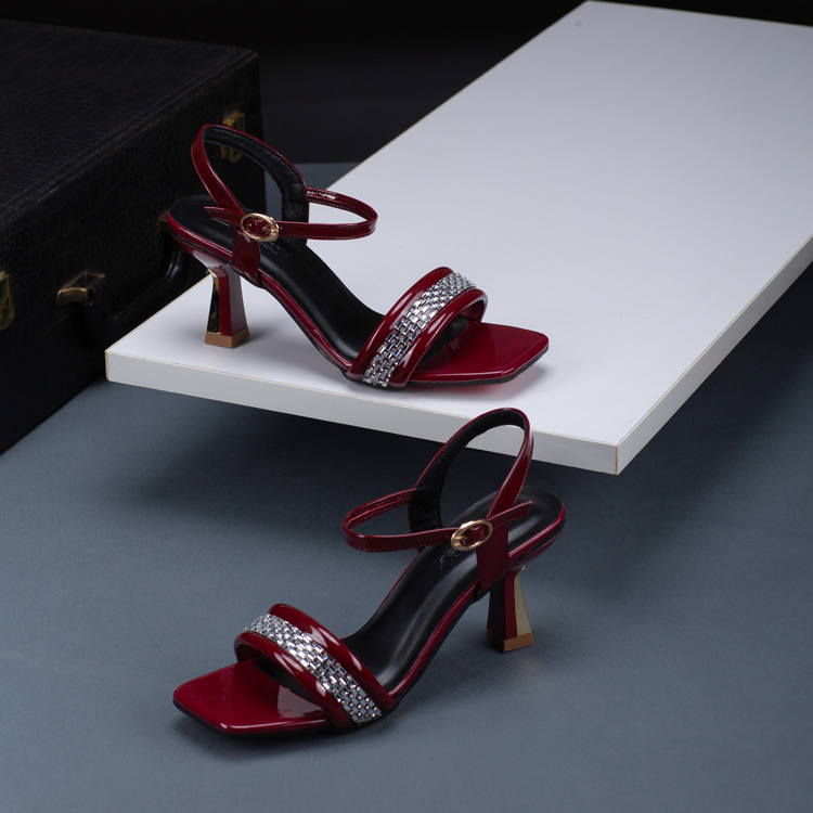 https://ella.vn/wp-content/uploads/2020/06/v-sandal-cao-got-ela274-5.jpg