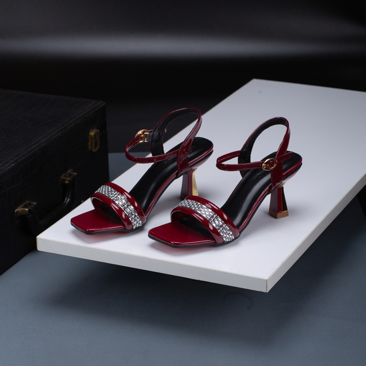 https://ella.vn/wp-content/uploads/2020/06/v-sandal-cao-got-ela274-6.jpg